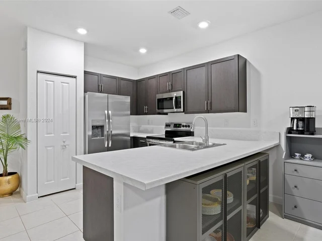 1170 SE 26th Ter # 1170, Homestead FL 33035