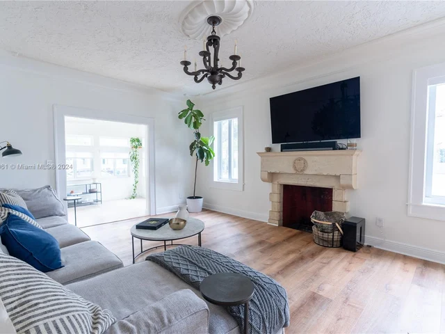 55 NE 46th St, Miami FL 33137