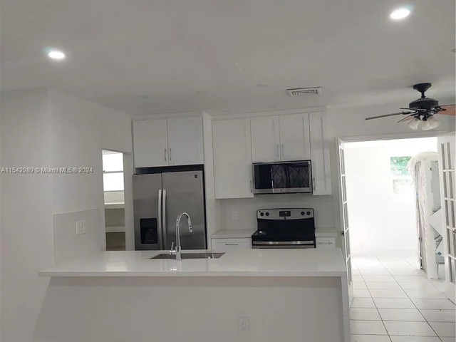 1130 NE 214th St, Miami FL 33179