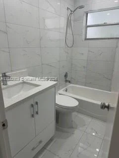 1130 NE 214th St, Miami FL 33179