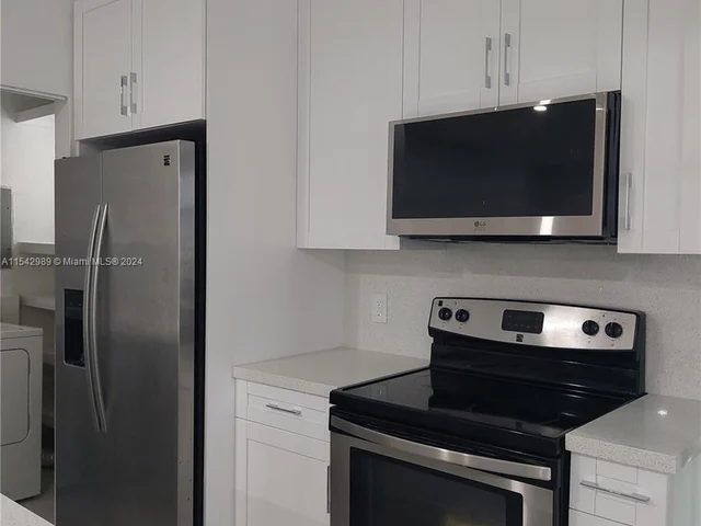 1130 NE 214th St, Miami FL 33179