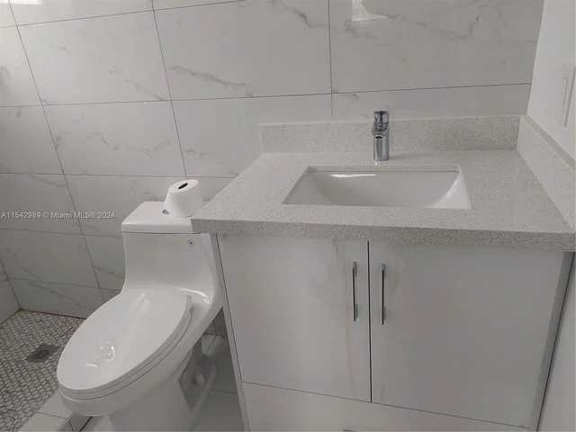 1130 NE 214th St, Miami FL 33179