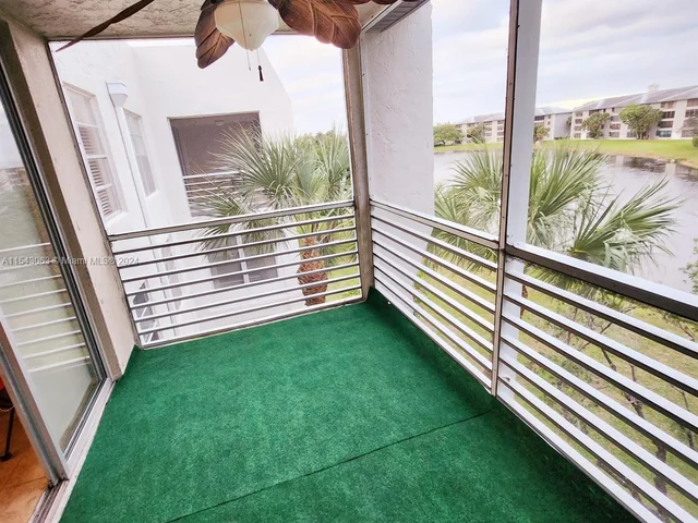 9420 Poinciana Pl # 406, Davie FL 33324