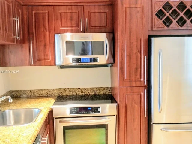 9420 Poinciana Pl # 406, Davie FL 33324