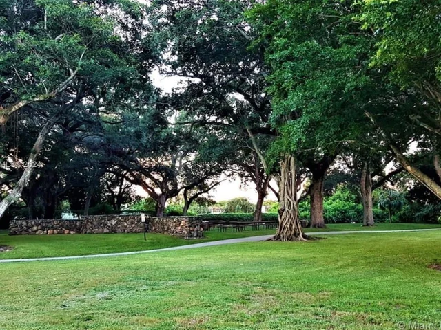 9420 Poinciana Pl # 406, Davie FL 33324