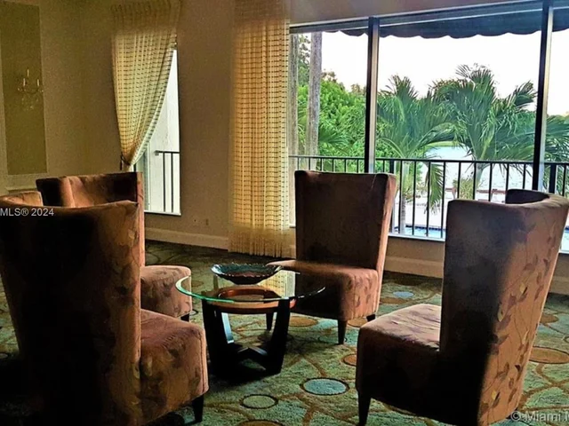 9420 Poinciana Pl # 406, Davie FL 33324