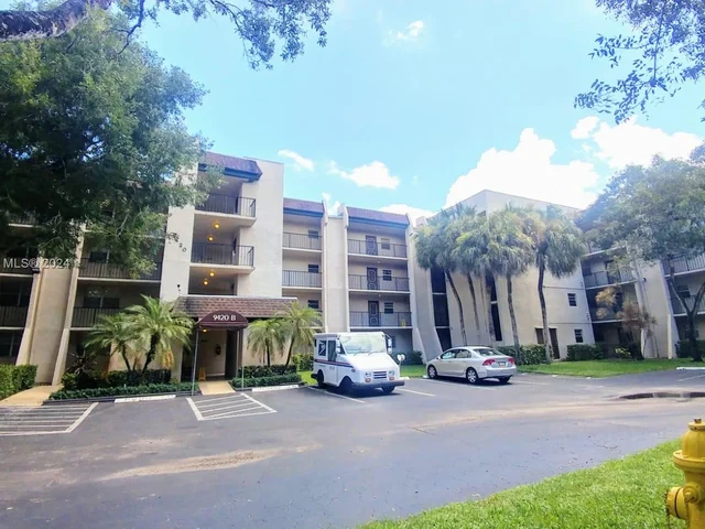 9420 Poinciana Pl # 406, Davie FL 33324