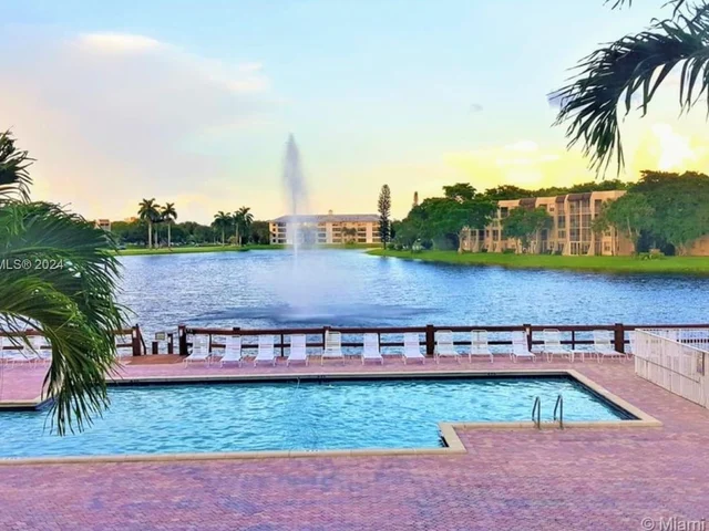 9420 Poinciana Pl # 406, Davie FL 33324