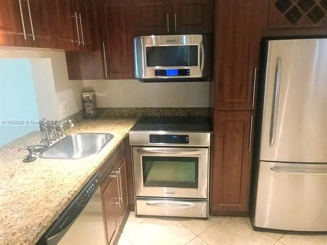 9420 Poinciana Pl # 406, Davie FL 33324