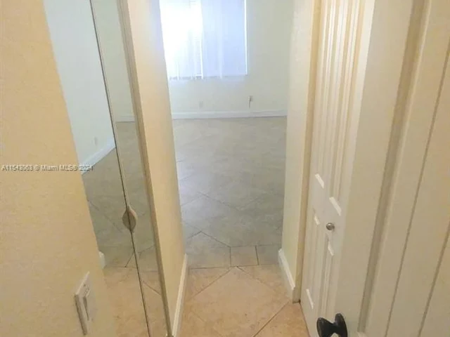9420 Poinciana Pl # 406, Davie FL 33324