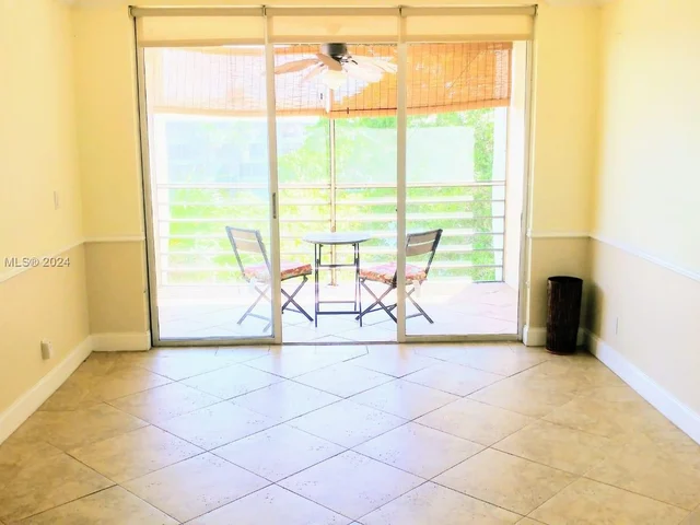 9420 Poinciana Pl # 406, Davie FL 33324