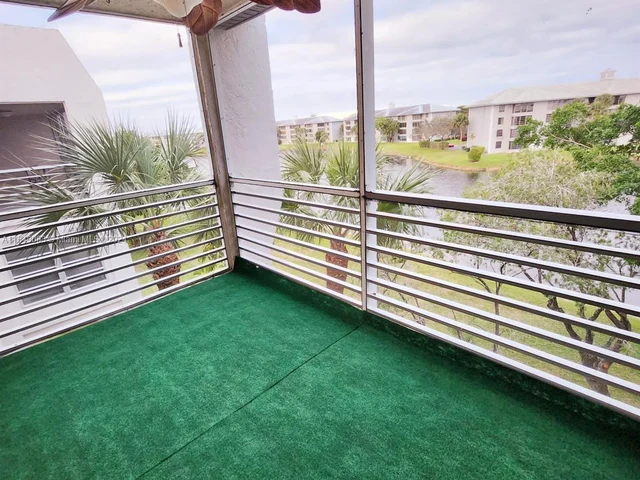 9420 Poinciana Pl # 406, Davie FL 33324