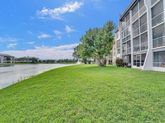 9420 Poinciana Pl # 406, Davie FL 33324