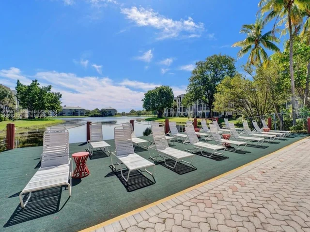 9420 Poinciana Pl # 406, Davie FL 33324