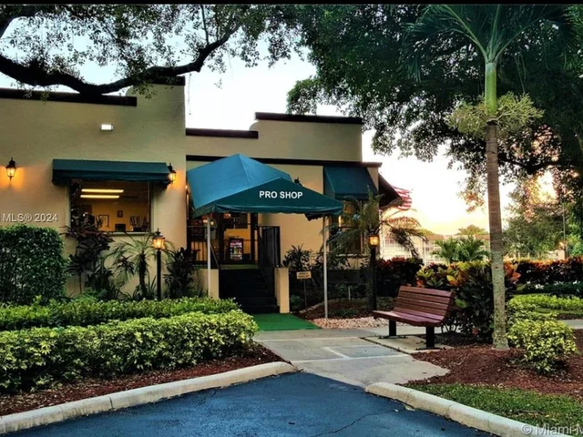 9420 Poinciana Pl # 406, Davie FL 33324