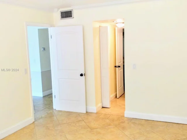 9420 Poinciana Pl # 406, Davie FL 33324