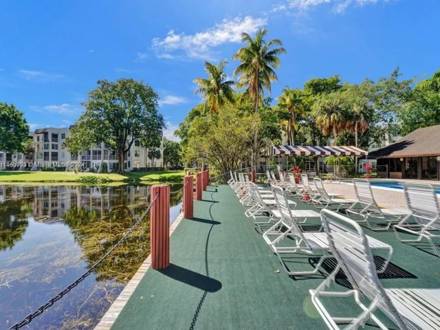 9420 Poinciana Pl # 406, Davie FL 33324