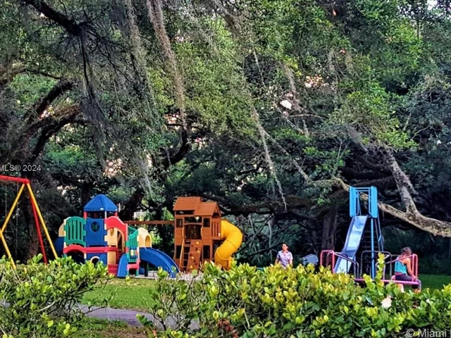 9420 Poinciana Pl # 406, Davie FL 33324