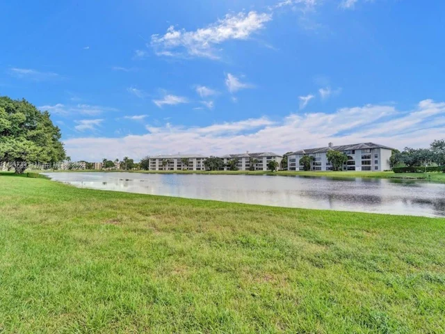 9420 Poinciana Pl # 406, Davie FL 33324