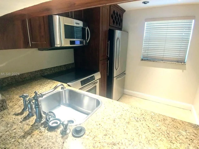 9420 Poinciana Pl # 406, Davie FL 33324