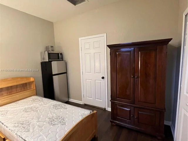 9123 SW 152 Path # B, Miami FL 33196