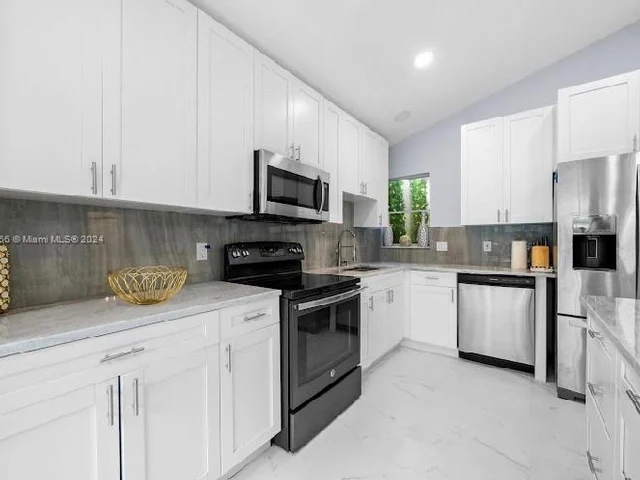 2002 Lake Breeze Ct, Wellington FL 33414