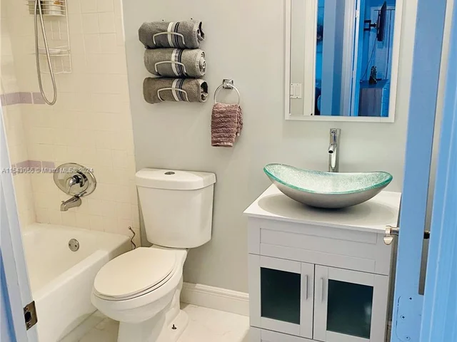 2002 Lake Breeze Ct, Wellington FL 33414