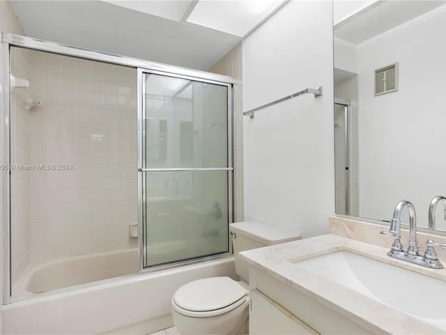 10050 SW 12th St, Pembroke Pines FL 33025