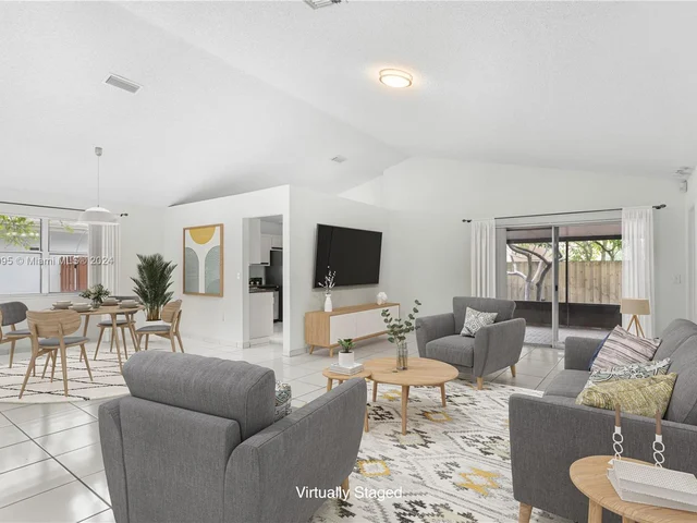 10050 SW 12th St, Pembroke Pines FL 33025