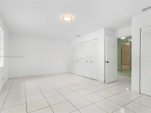 10050 SW 12th St, Pembroke Pines FL 33025