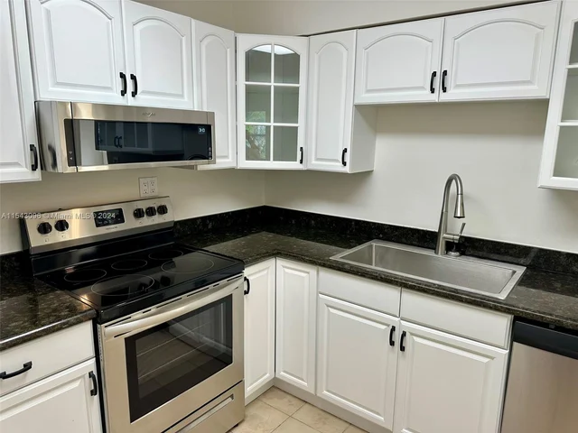 622 Avenida Hermosa, West Palm Beach FL 33405