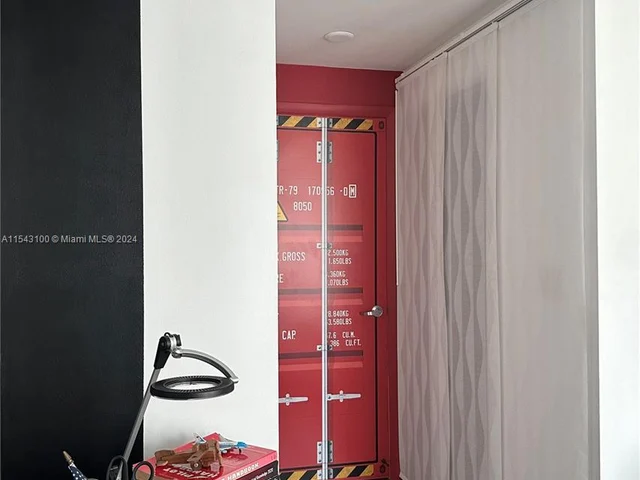 90 SW 3rd St # 1803, Miami FL 33130