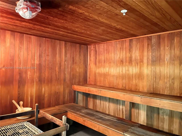 90 SW 3rd St # 1803, Miami FL 33130