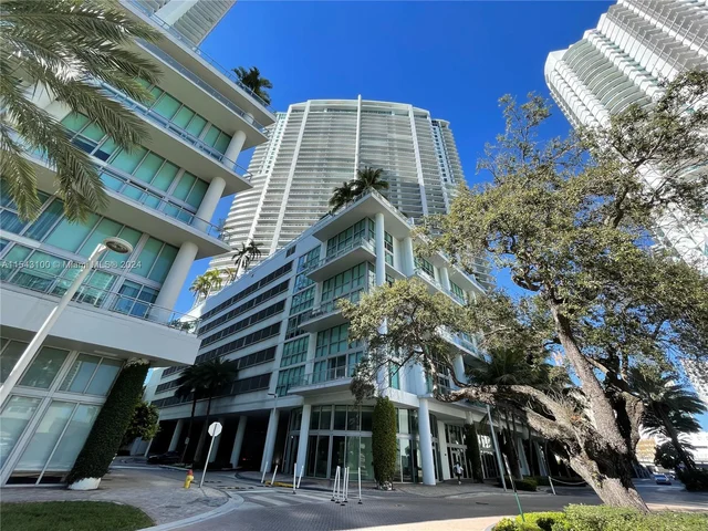 90 SW 3rd St # 1803, Miami FL 33130