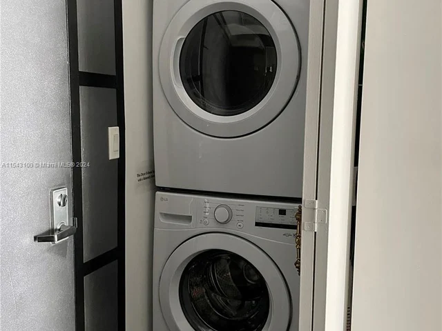 90 SW 3rd St # 1803, Miami FL 33130