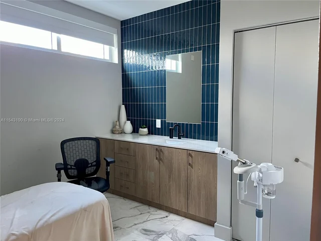 90 SW 3rd St # 1803, Miami FL 33130