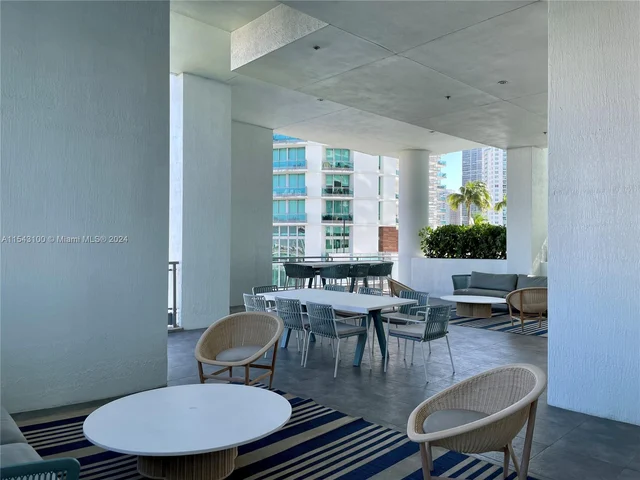 90 SW 3rd St # 1803, Miami FL 33130