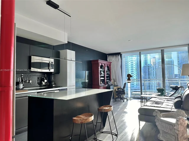 90 SW 3rd St # 1803, Miami FL 33130