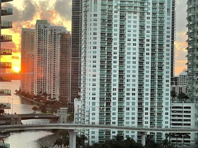 90 SW 3rd St # 1803, Miami FL 33130