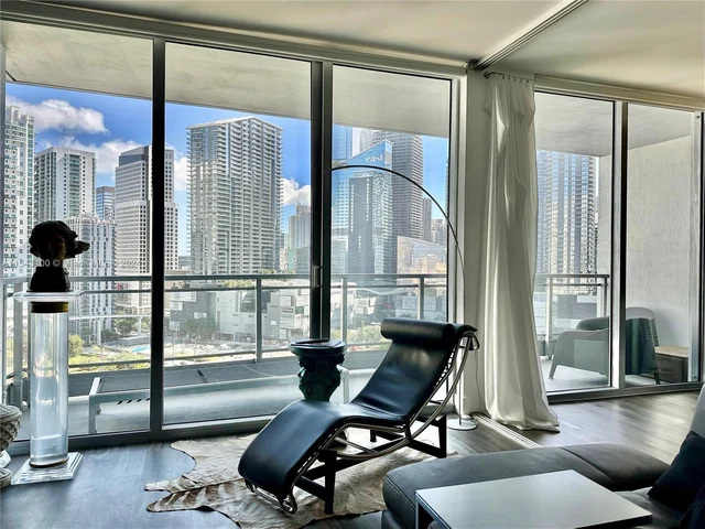 90 SW 3rd St # 1803, Miami FL 33130