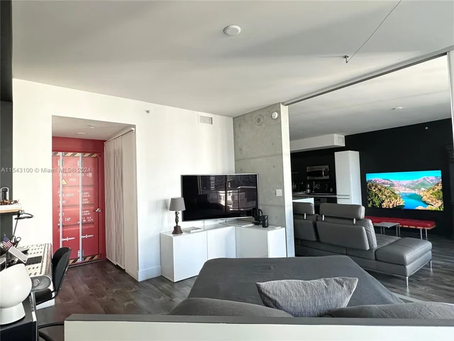 90 SW 3rd St # 1803, Miami FL 33130