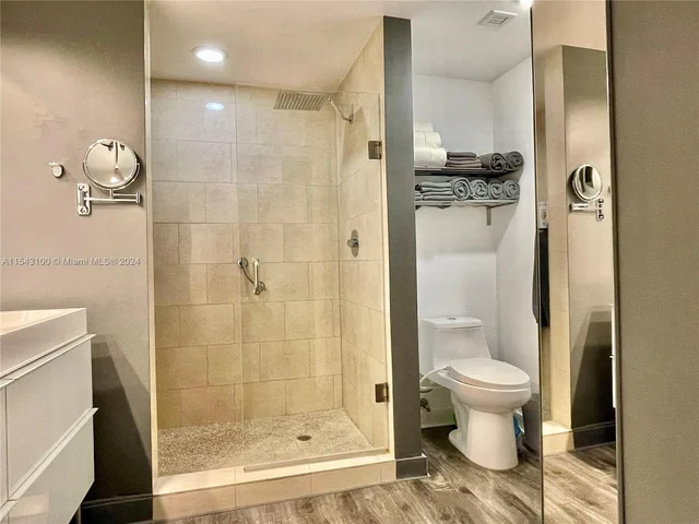 90 SW 3rd St # 1803, Miami FL 33130