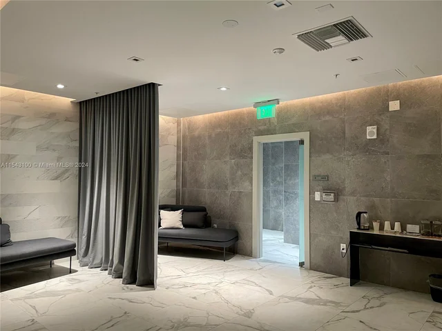 90 SW 3rd St # 1803, Miami FL 33130