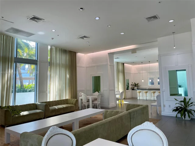 90 SW 3rd St # 1803, Miami FL 33130