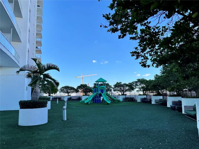 90 SW 3rd St # 1803, Miami FL 33130