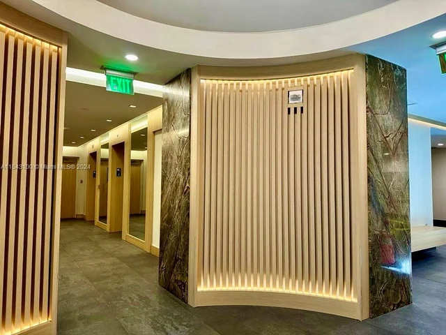 90 SW 3rd St # 1803, Miami FL 33130