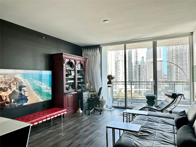 90 SW 3rd St # 1803, Miami FL 33130