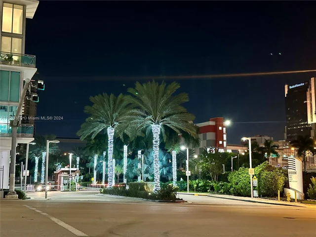 90 SW 3rd St # 1803, Miami FL 33130