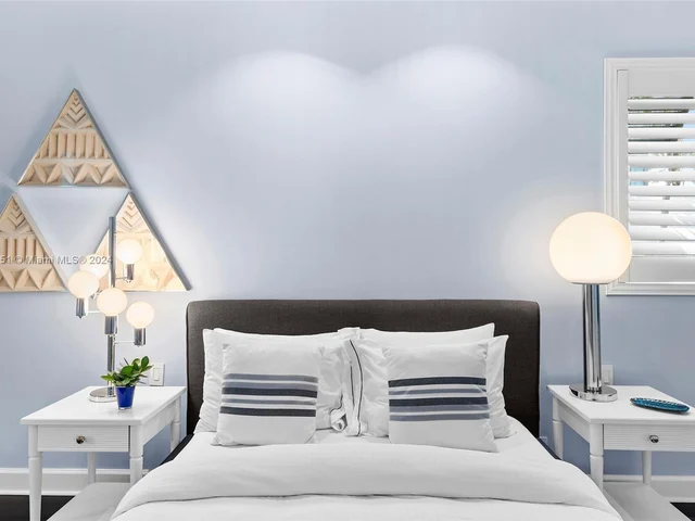 255 W Rivo Alto Dr, Miami Beach FL 33139