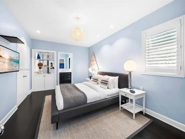 255 W Rivo Alto Dr, Miami Beach FL 33139